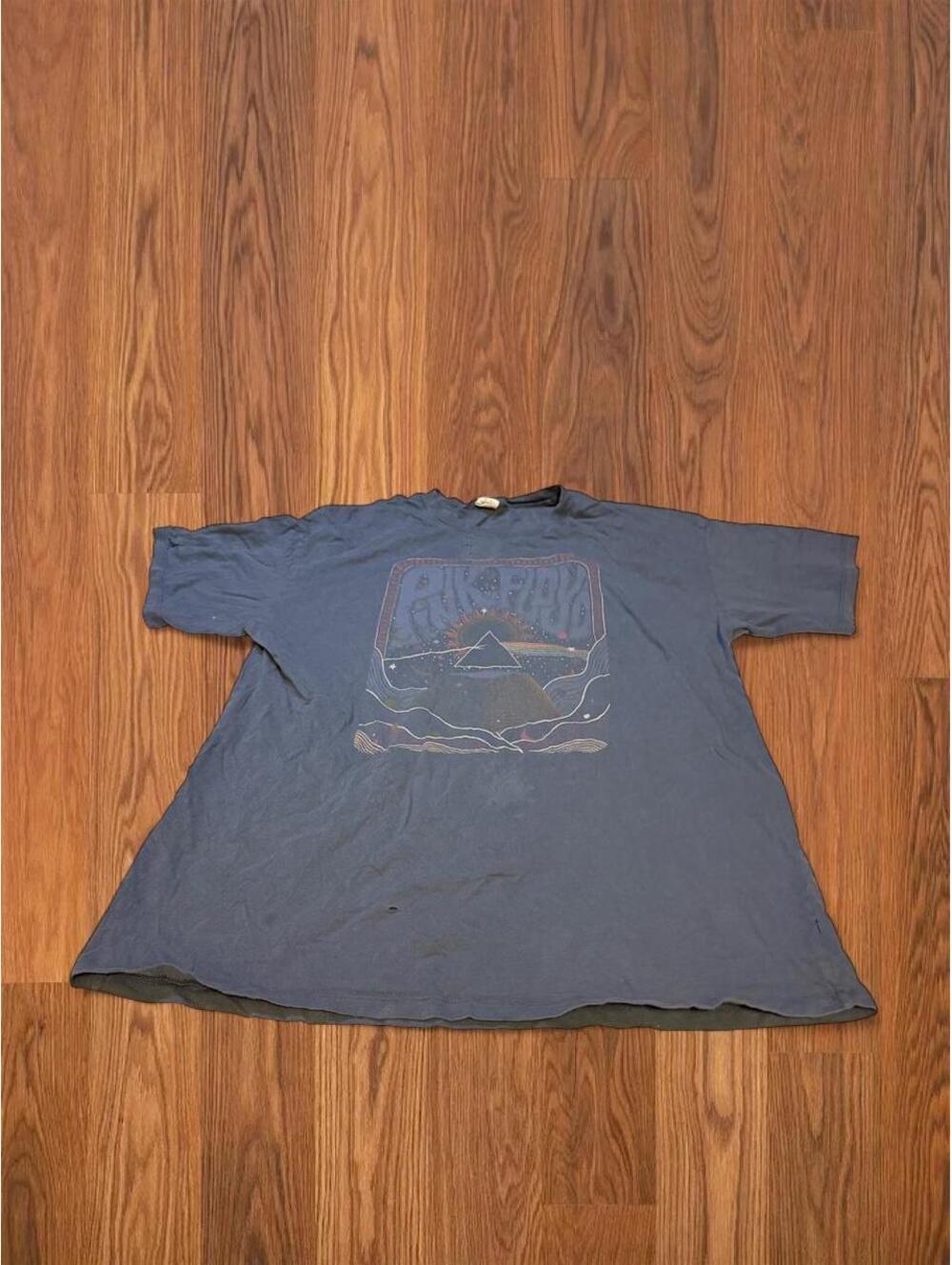 American Eagle Pink Floyd Graphic Band Tee Mountain Pyramid Sun Size M